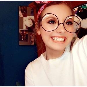 Meet your Posher, Caitlin